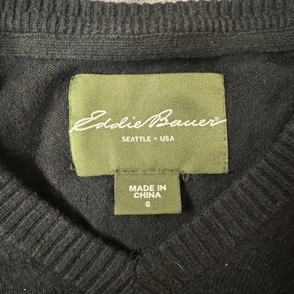 Eddie Bauer Black V-Neck Knit Sweater Men’s Small Classic Casual Layering